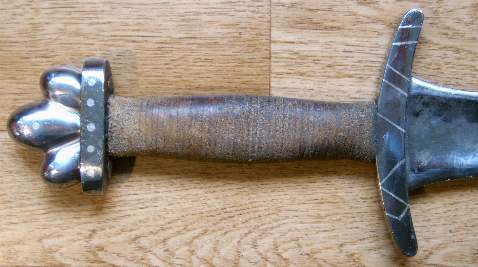 schwert2_f_griff.jpg schwert2_f_griff.jpg